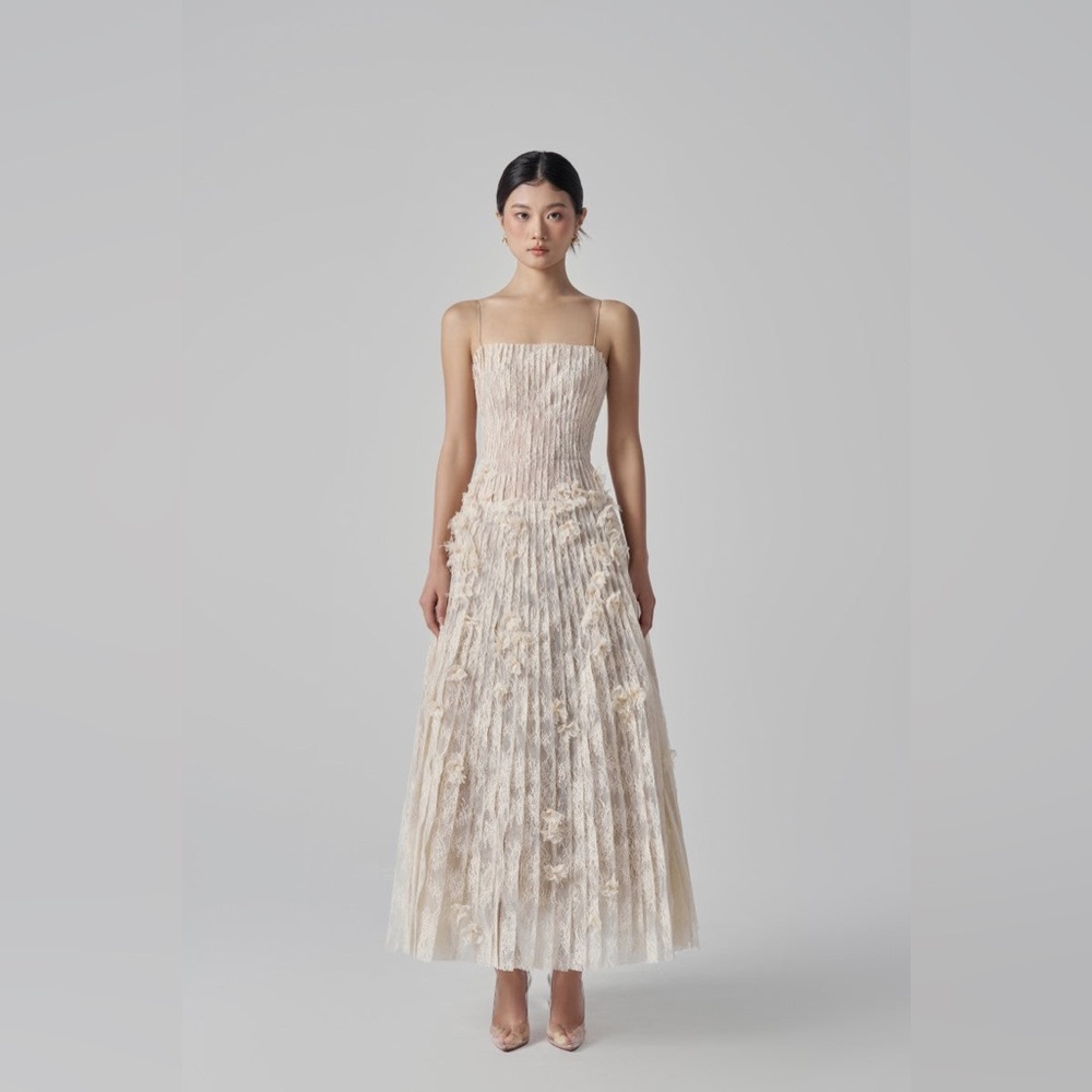 Cult Mia Octavia lace dress in beige Size M NWT